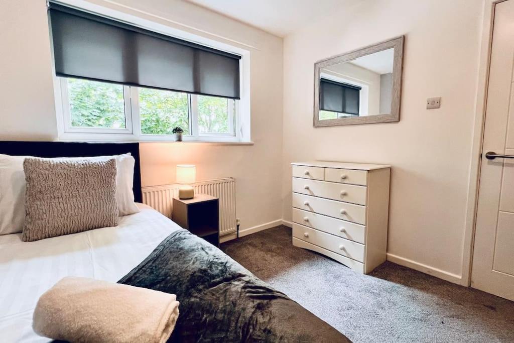 Urban Bliss Stylish Townhouse With Free Parking For A Convenient City Stay Liverpool Eksteriør bilde