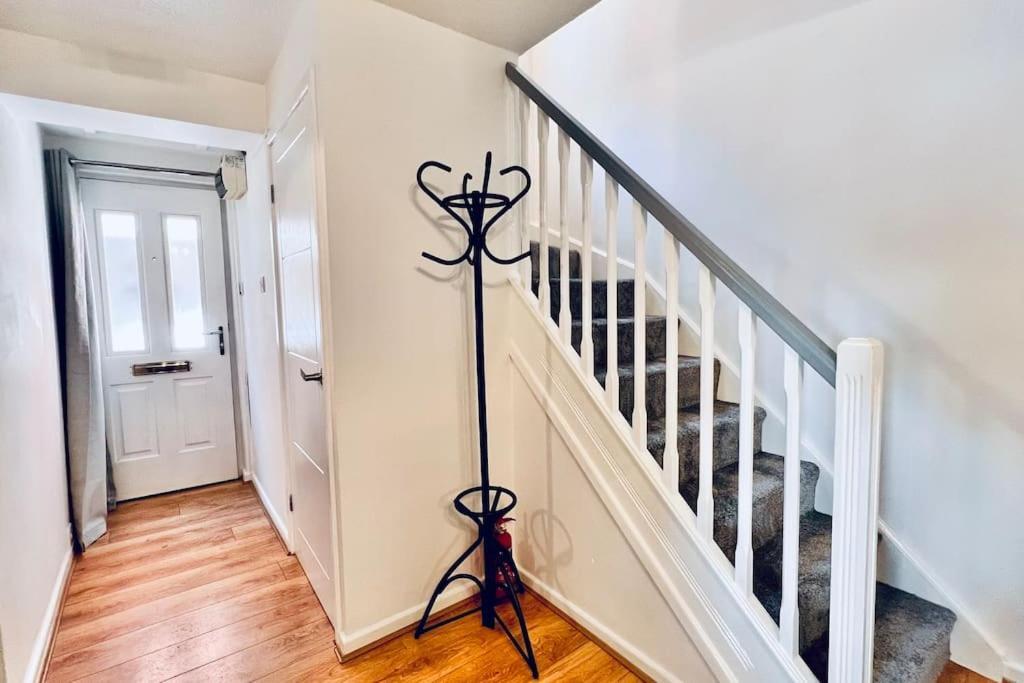 Urban Bliss Stylish Townhouse With Free Parking For A Convenient City Stay Liverpool Eksteriør bilde